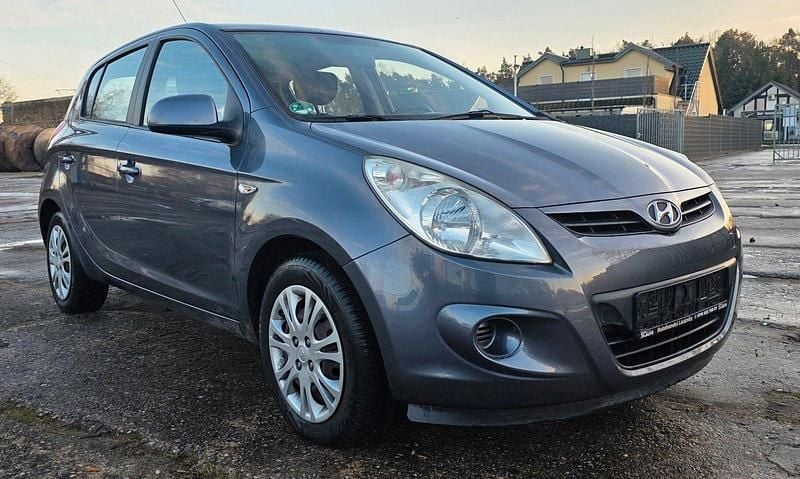Grau Gebraucht 2010 Hyundai i20 Comfort Kleinwagen | 3.390 € (Guter Preis) - Bild 1/4