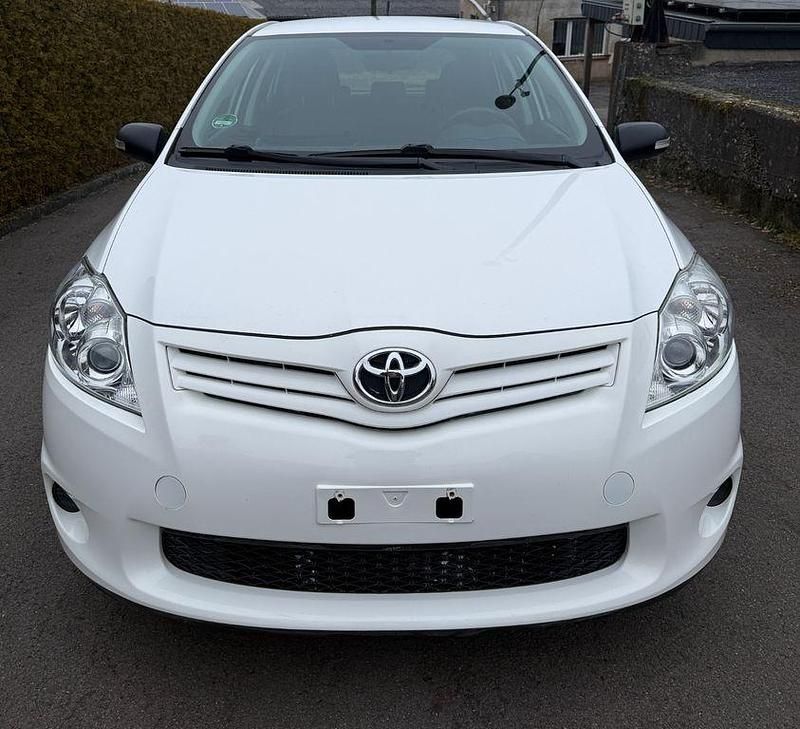Gebraucht Toyota Auris 100 PS (73 kW) 2011 Weiß Limousine