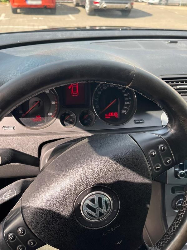 Używany VW Passat 140 KM (102 kW) 2007 Czarny Kombi