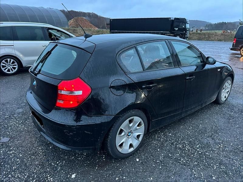 Gebraucht BMW 116 116 PS (85 kW) 2009 Schwarz Kleinwagen