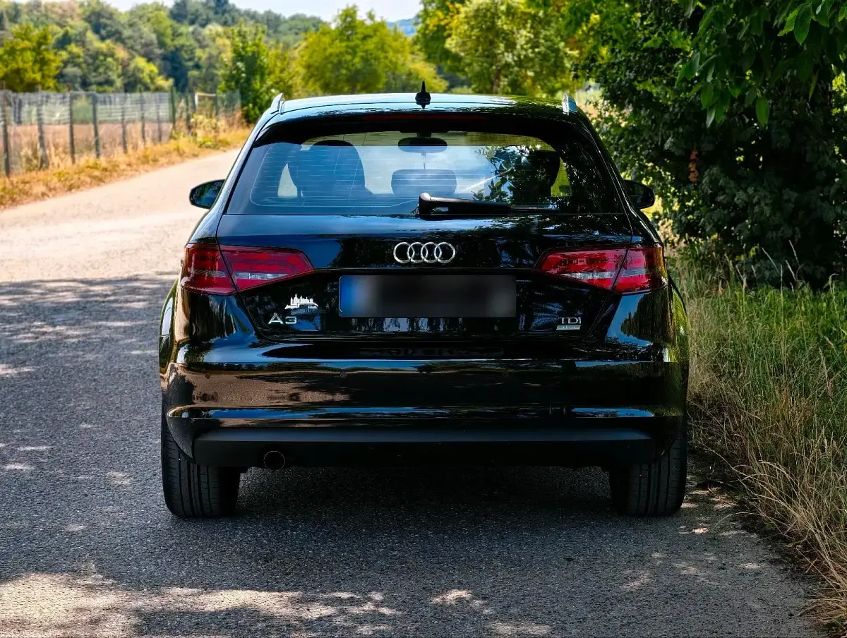Gebraucht Audi A3 Comfort 110 PS (80 kW) 2015 Schwarz Limousine