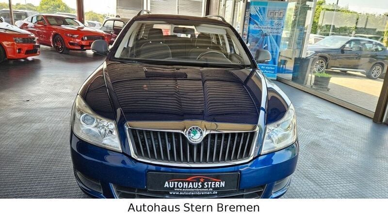 Gebraucht Skoda Octavia Classic 102 PS (75 kW) 2009 Blau Kombi