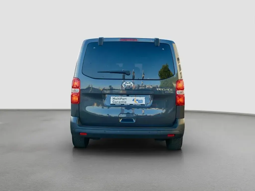 Gebraucht Toyota Proace Verso Comfort 144 PS (105 kW) 2024 Titanium gray Kombi