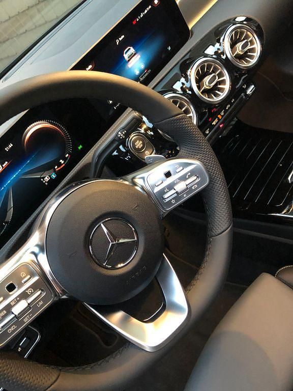 Gebraucht Mercedes CLA200 163 PS (119 kW) 2021 Schwarz Coupé