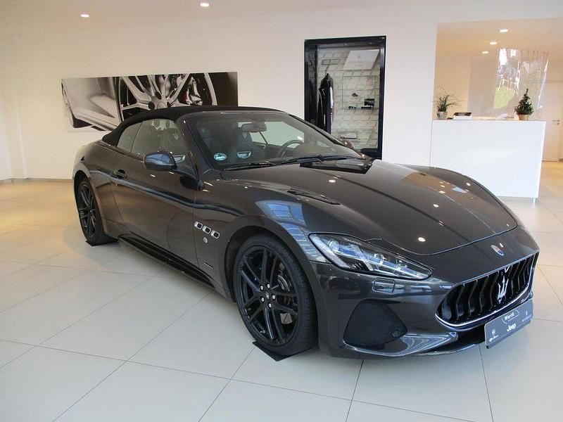 Grau Gebraucht 2019 Maserati GranCabrio Cabrio | 99.900 € (Fairer Preis) - Bild 1/4