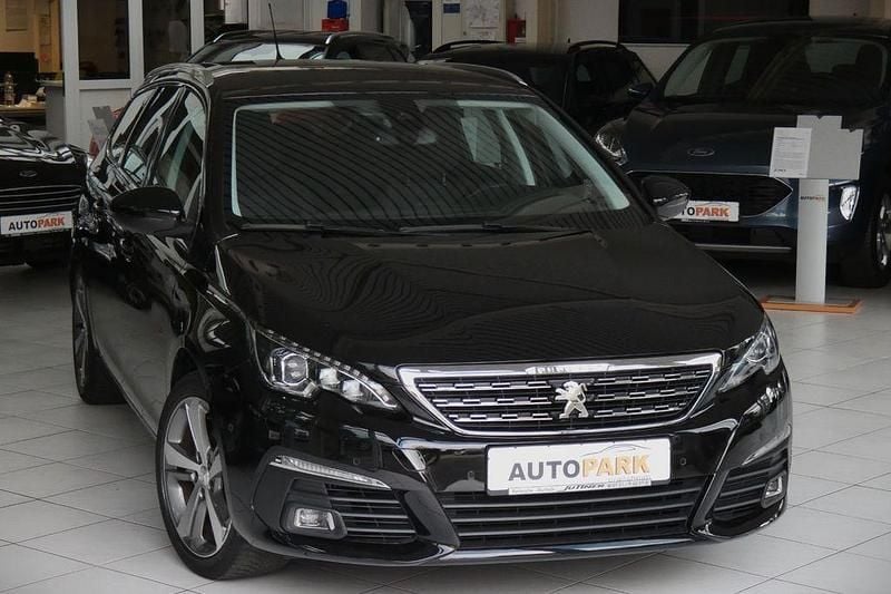 Schwarz Gebraucht 2020 Peugeot 308 Allure Kombi | 11.490 € (Superpreis) - Bild 1/4