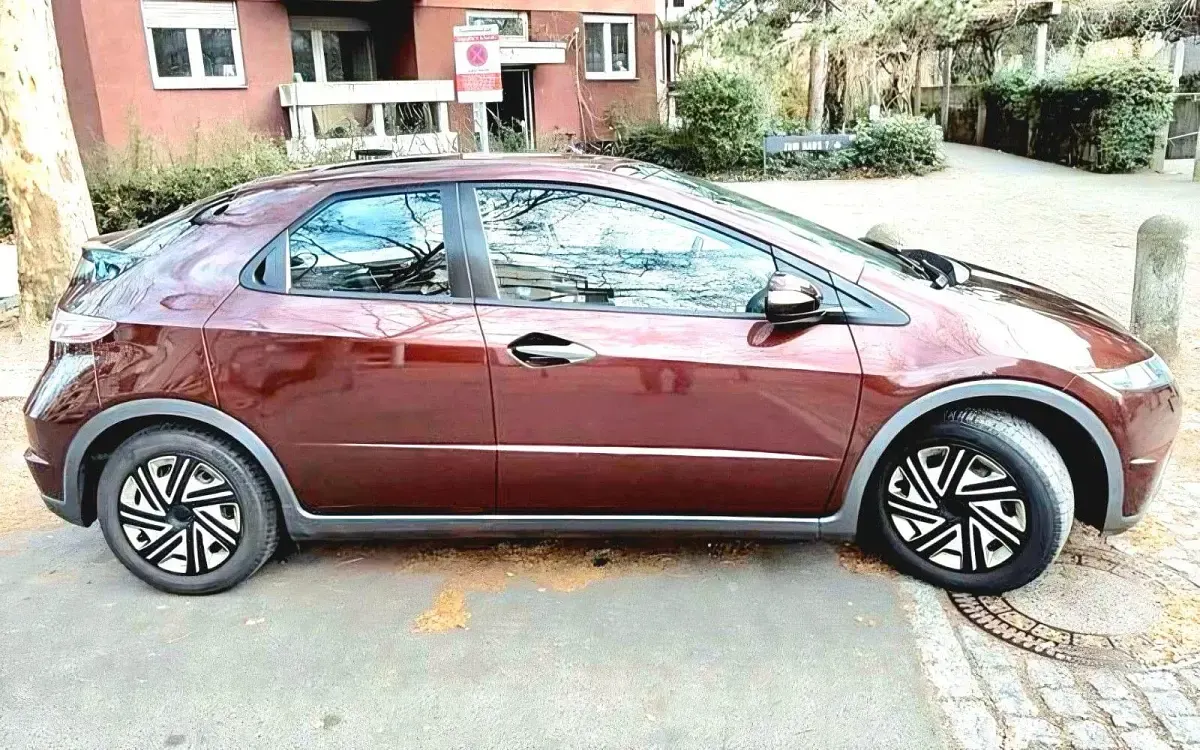 Gebraucht Honda Civic Executive 140 PS (102 kW) 2011 Braun Limousine