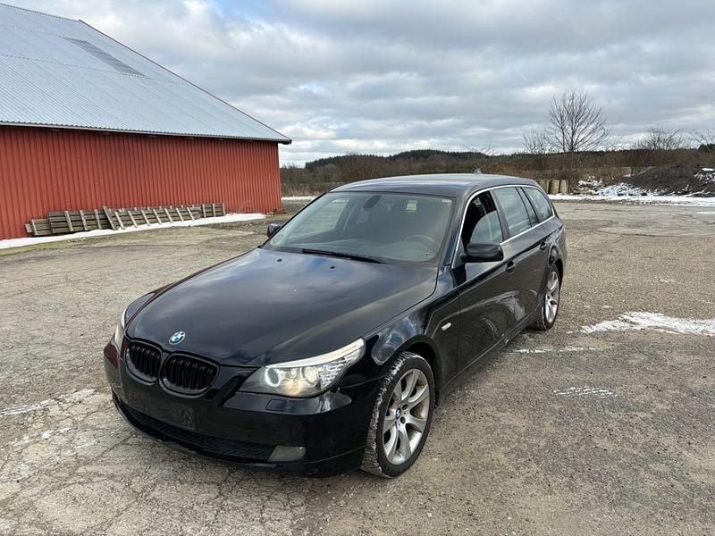 Gebraucht BMW 520 Sport Line 177 PS (130 kW) 2007 Schwarz Kombi