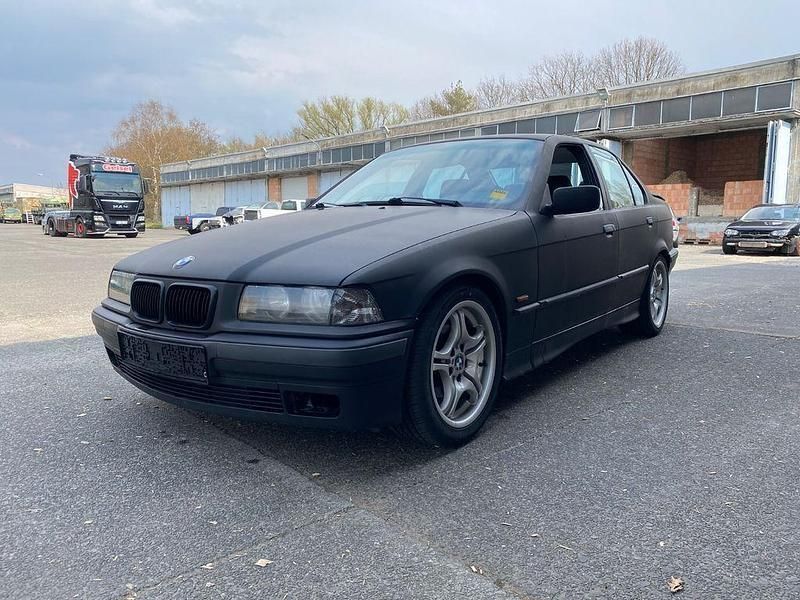 Gebraucht BMW 320 Sport Line 150 PS (110 kW) 1997 Schwarz Limousine