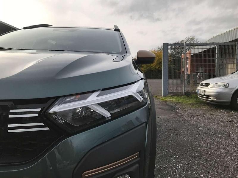 Gebraucht Dacia Jogger Extreme 110 PS (80 kW) 2025 Zedergrün Van / Kleinbus