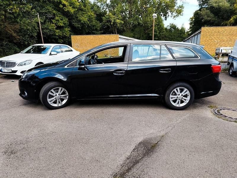 Schwarz Gebraucht 2012 Toyota Avensis Life Kombi | 6.800 € (Fairer Preis) - Bild 1/4
