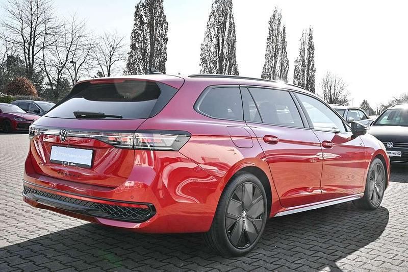 Gebraucht VW Passat R-line 150 PS (110 kW) 2024 Rot Kombi