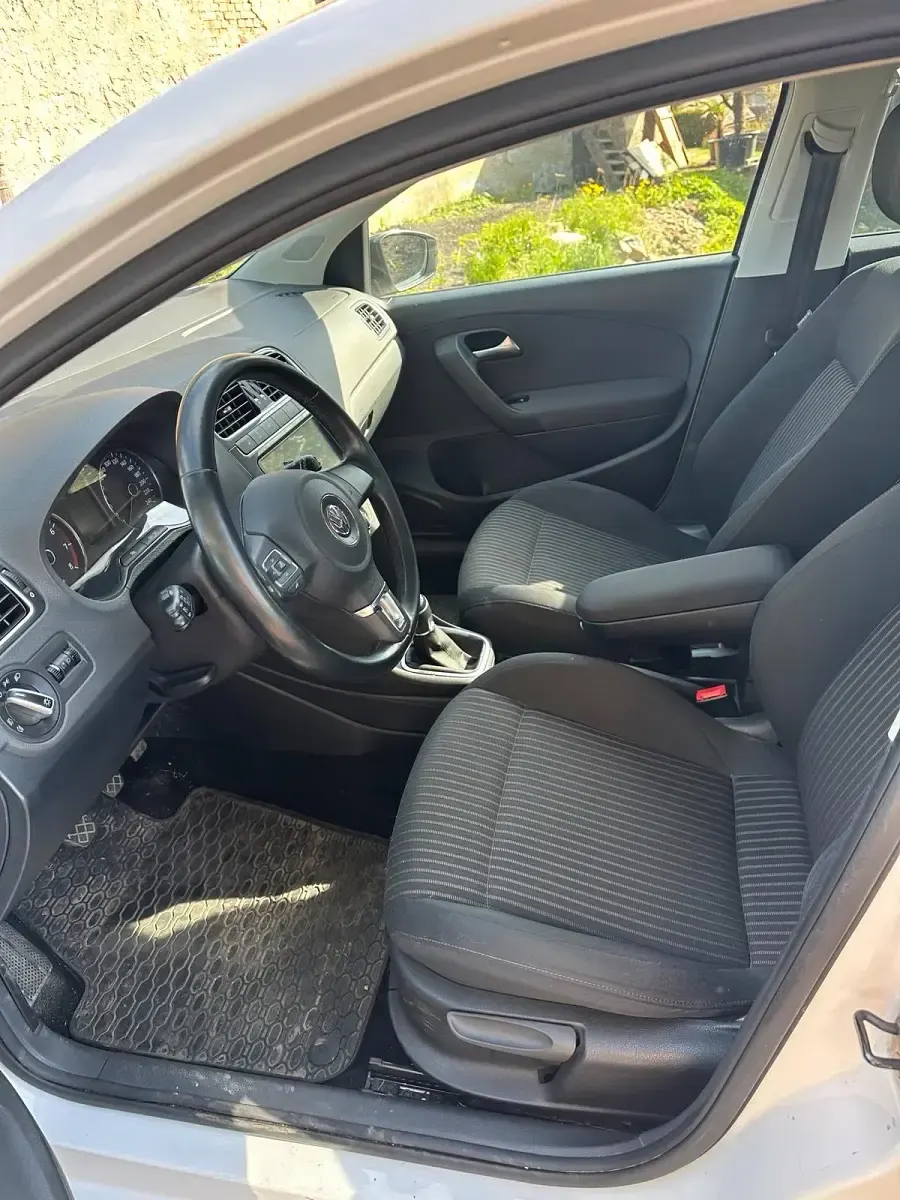 Używany VW Polo Highline 90 KM (66 kW) 2013 Biały Hatchback