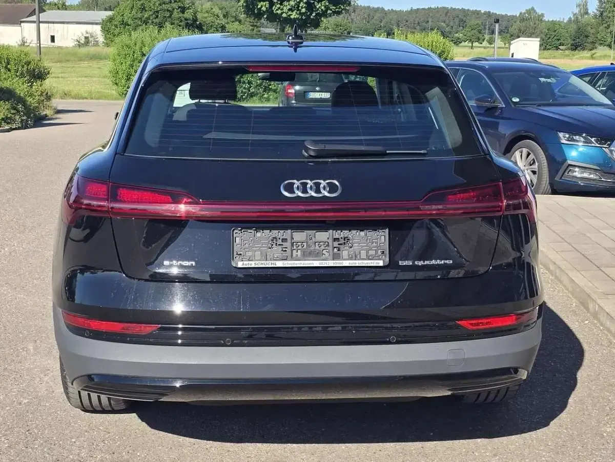 Gebraucht Audi e-tron 300 kW (408 PS) 2023 Schwarz SUV