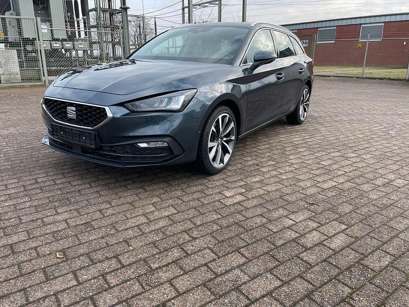 Gebraucht Seat Leon Style 150 PS (110 kW) 2021 Grau Limousine