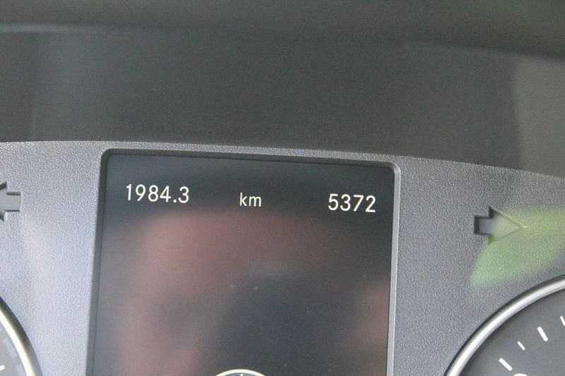 Gebraucht Mercedes T180 131 PS (96 kW) 2024 Silber Van / Kleinbus