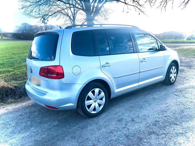 Gebraucht VW Touran 140 PS (102 kW) 2012 Silber Van / Kleinbus
