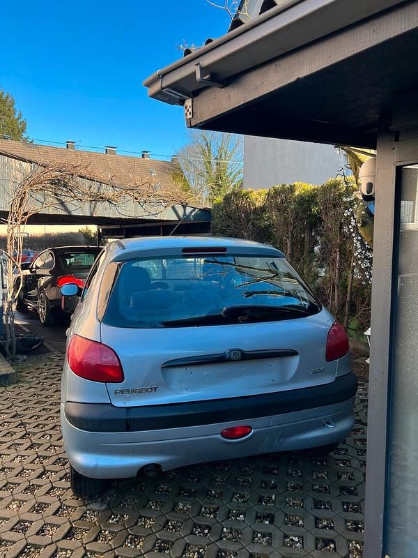 Gebraucht Peugeot 206 75 PS (55 kW) 2003 Silber Kleinwagen