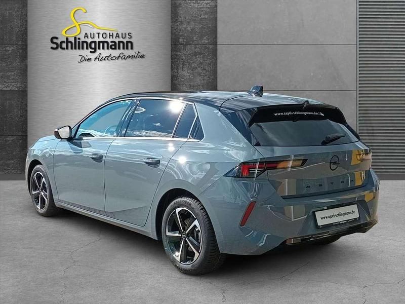 Neu Opel Astra 131 PS (96 kW) 2025 Grau (grafik grau) Limousine