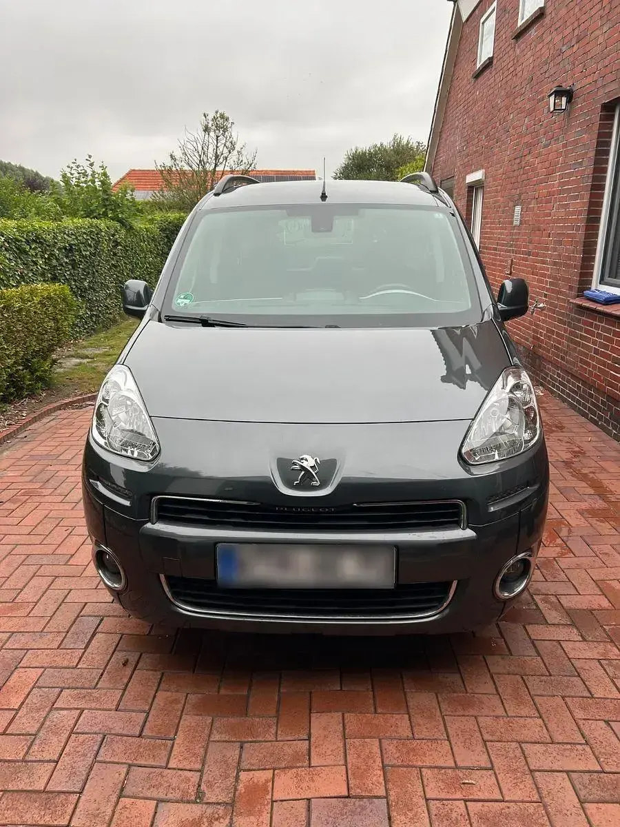Gebraucht Peugeot Partner Tepee Active 120 PS (88 kW) 2015 Grau Van / Kleinbus