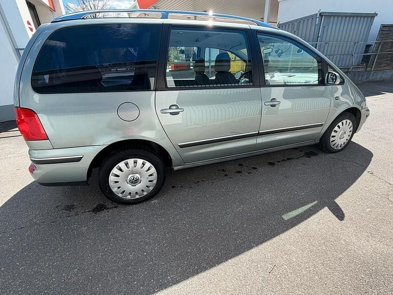 Second-hand VW Sharan 116 CP (85 kW) 2005 Verde Monovolum