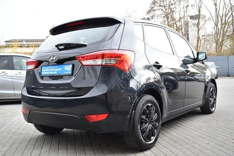 Gebraucht Hyundai ix20 Classic 90 PS (66 kW) 2011 Schwarz Kleinwagen