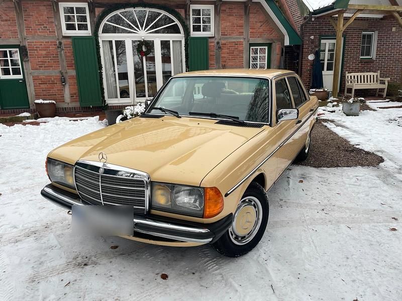 Gebraucht Mercedes 300 84 PS (61 kW) 1983 Beige Limousine