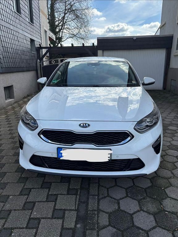 Gebraucht Kia Ceed Spirit 140 PS (102 kW) 2018 Weiß Kleinwagen