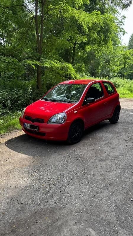 Rot Gebraucht 2002 Toyota Yaris Kleinwagen | 1.599 € (Fairer Preis) - Bild 1/4