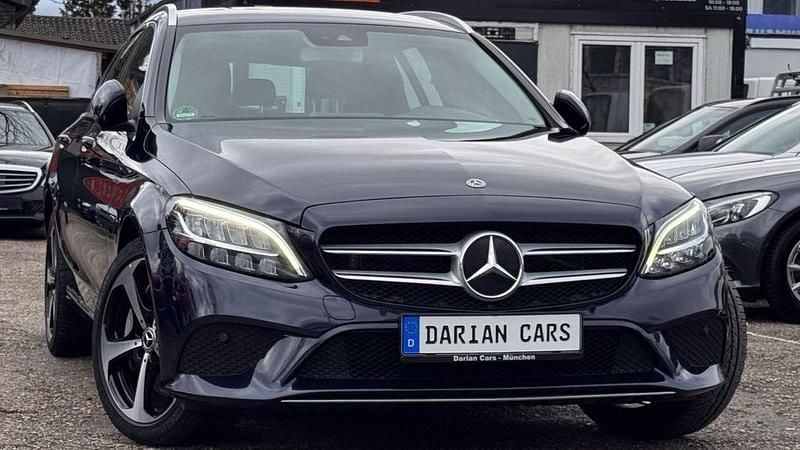 Gebraucht Mercedes C300e 194 PS (142 kW) 2020 Blau Limousine