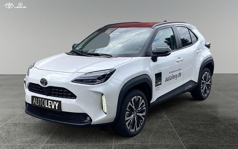Weiß Gebraucht 2025 Toyota Yaris Cross Plus SUV | 32.279 € (Teuer) - Bild 1/4
