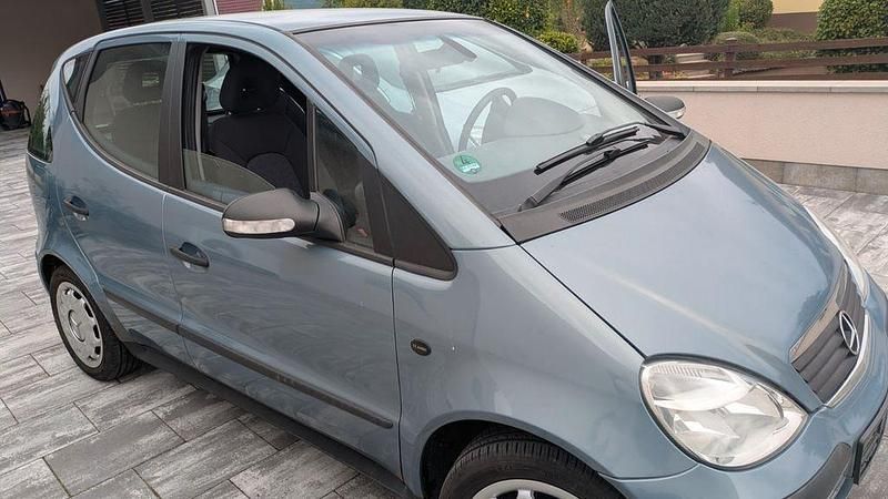 Grau Gebraucht 2003 Mercedes A140 Classic Van / Kleinbus | 1.495 € (Fairer Preis) - Bild 1/4