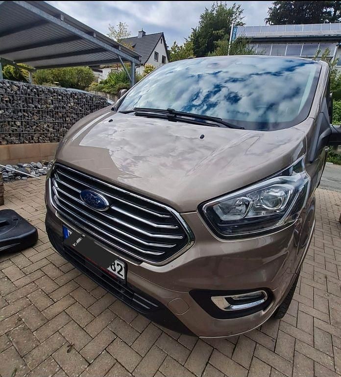 Gebraucht Ford Tourneo 131 PS (96 kW) 2018 Gold Van / Kleinbus