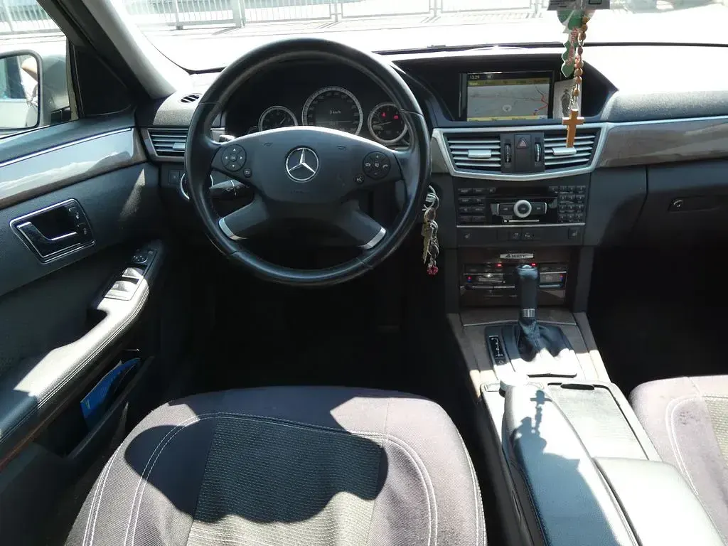 Usata Mercedes E250 Elegance 204 CV (150 kW) 2011 Grigio Berlina