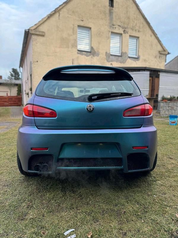 Gebraucht Alfa Romeo 146 120 PS (88 kW) 2006 Schwarz Kleinwagen