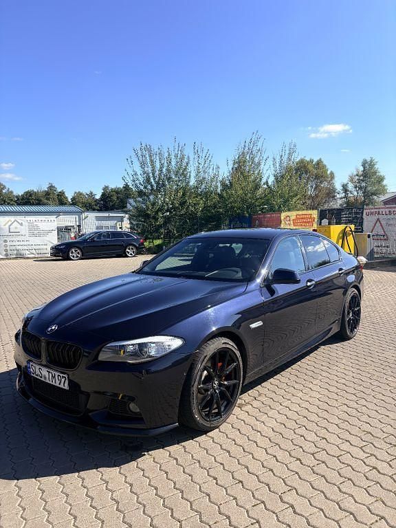 Schwarz Gebraucht 2012 BMW 520 Sport Line Limousine | 17.000 € (Teuer) - Bild 1/4
