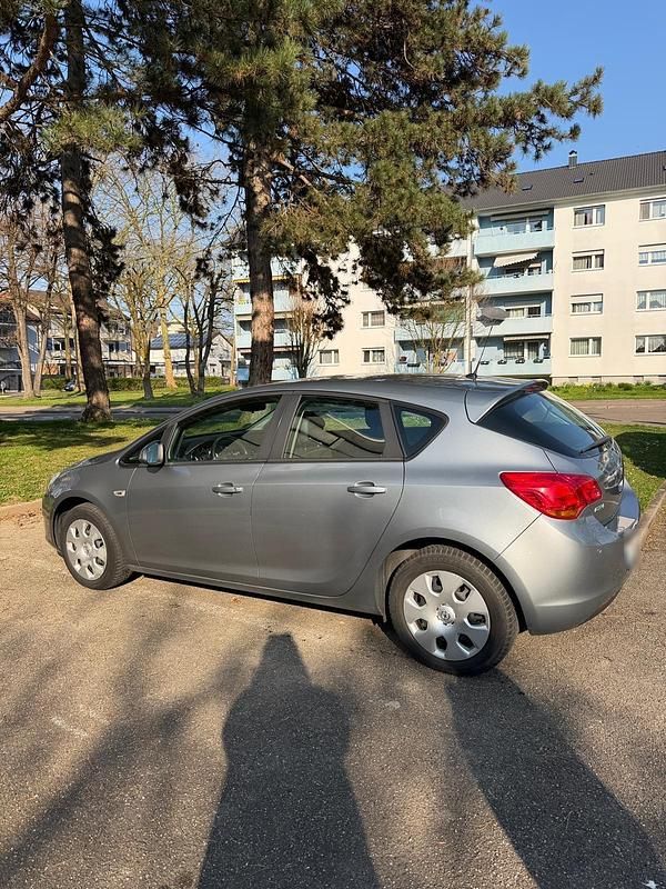 Second-hand Opel Astra 87 CP (63 kW) 2011 Gri Hatchback