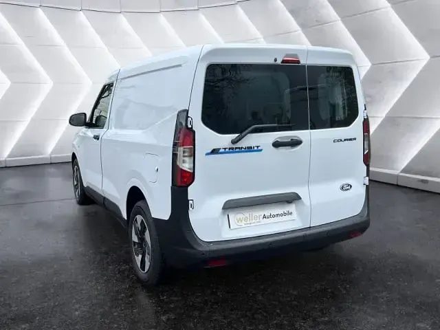 Neu Ford Transit Courier Trend 100 kW (136 PS) 2026 Weiss Van