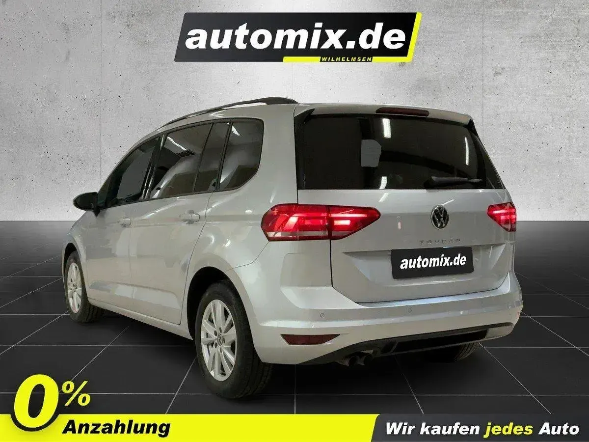 Gebraucht VW Touran Comfortline 150 PS (110 kW) 2022 Reflexsilber Van / Kleinbus