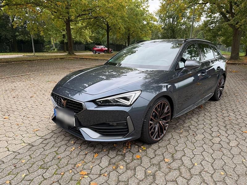 Grau Gebraucht 2024 Cupra Leon VZ Kombi | 36.950 € (Fairer Preis) - Bild 1/4