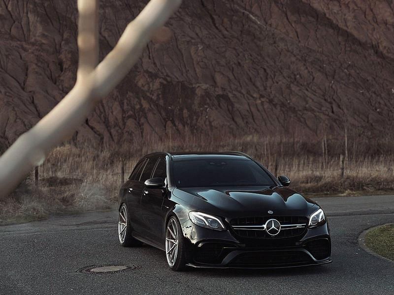 Schwarz Gebraucht 2017 Mercedes E63S AMG AMG Kombi | 60.499 € (Teuer) - Bild 1/4