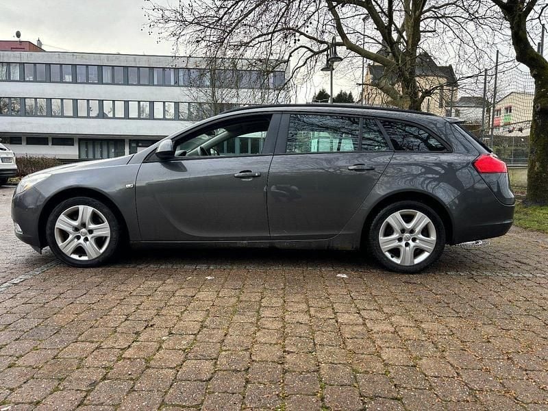Gebraucht Opel Insignia 131 PS (96 kW) 2011 Grau Kombi