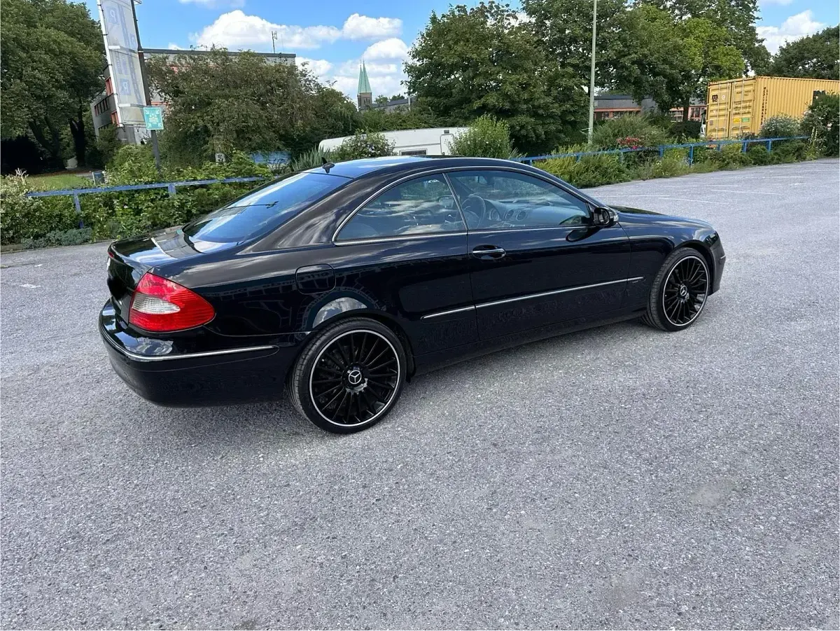 Gebraucht Mercedes CLK200 184 PS (135 kW) 2009 Schwarz Coupé