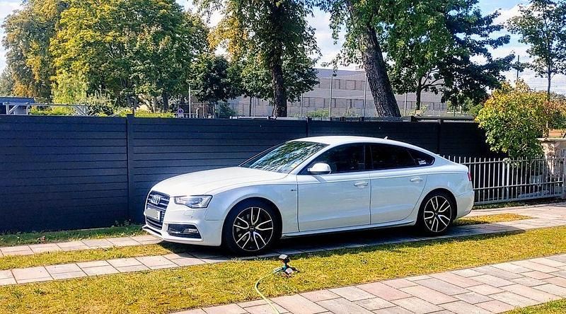 Weiß Gebraucht 2013 Audi A5 Sportback Comfort Limousine | 11.250 € (Guter Preis) - Bild 1/4