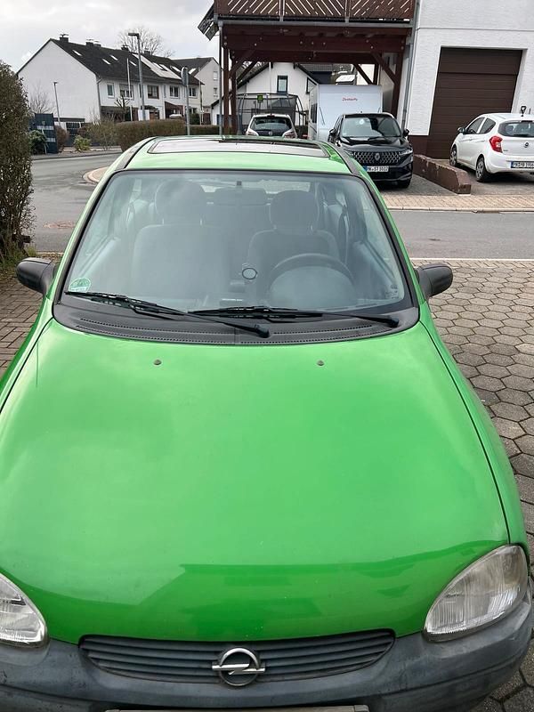 Grün Gebraucht 1998 Opel Corsa Eco Kleinwagen | 399 € - Bild 1/4