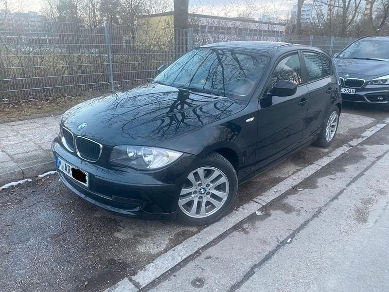 Gebraucht BMW 116 122 PS (89 kW) 2010 Schwarz Kleinwagen