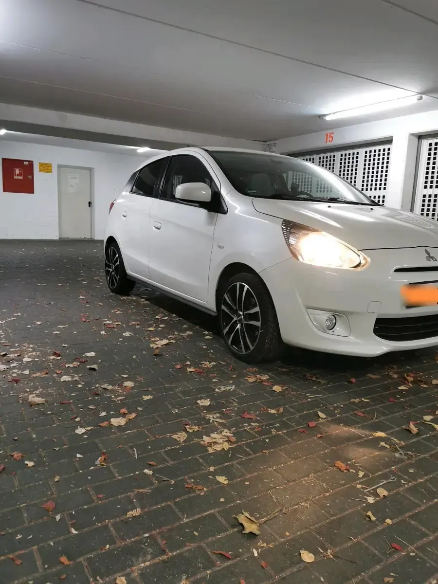Gebraucht Mitsubishi Space Star Diamant Edition 80 PS (58 kW) 2016 Weiß Kleinwagen