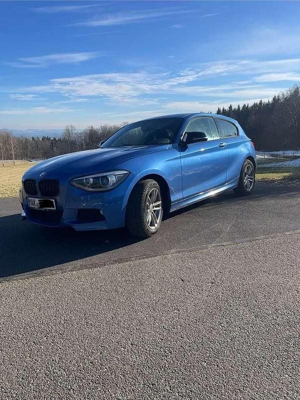 Blau Gebraucht 2013 BMW 120 Sport Line Kleinwagen | 11.300 € (Fairer Preis) - Bild 1/4