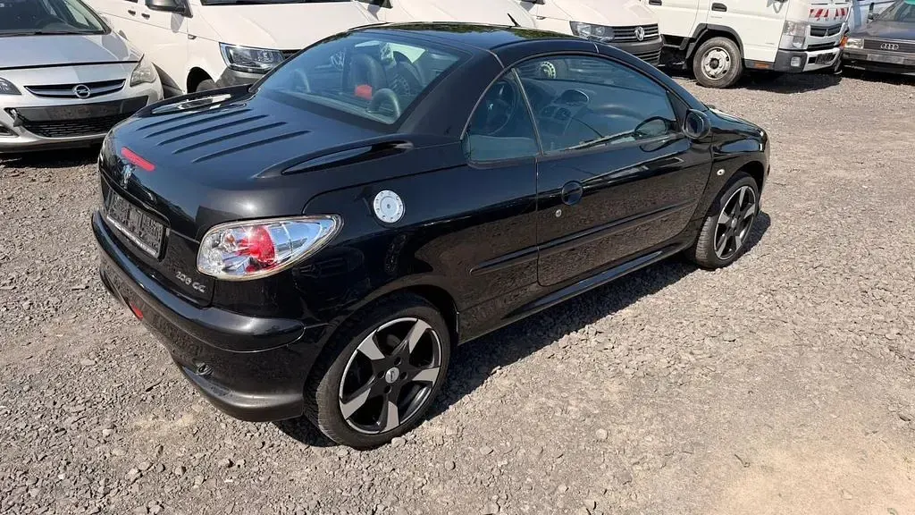 Gebraucht Peugeot 206 CC Platinum 109 PS (80 kW) 2005 Farbe schwarz obsidien/metalli Cabrio