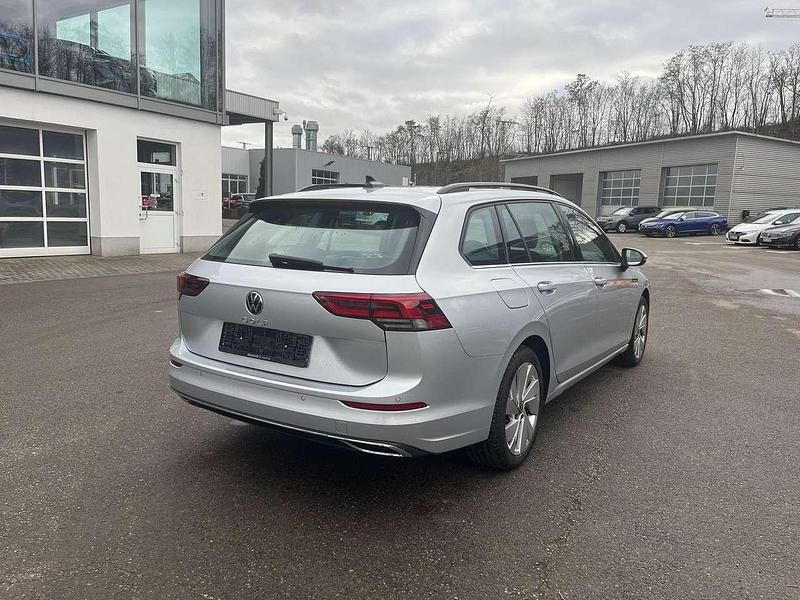 Gebraucht VW Golf VIII Style 131 PS (96 kW) 2021 Reflexsilber metallic Kombi